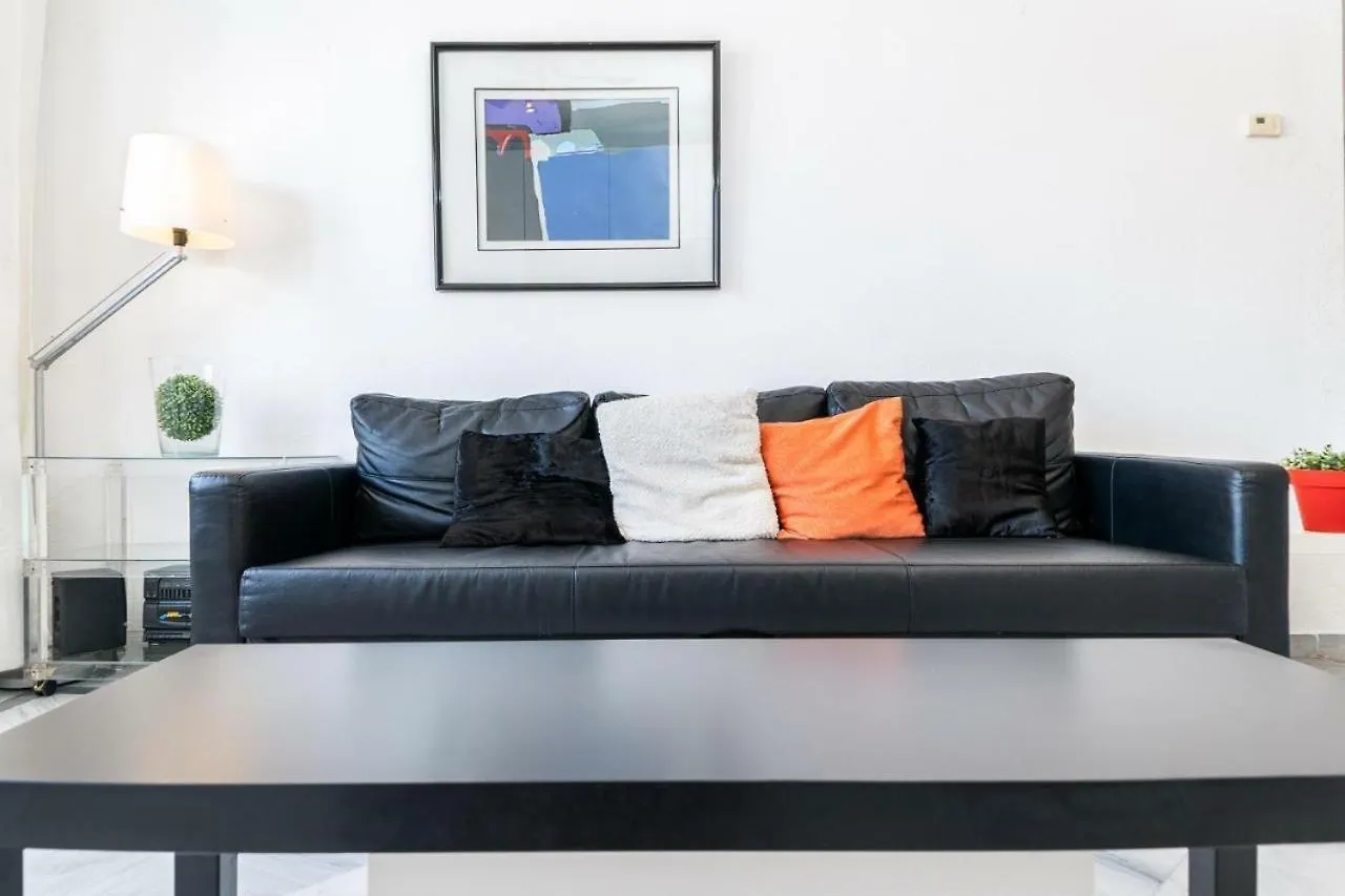 Lovely Suite With River Views And Parking contacts